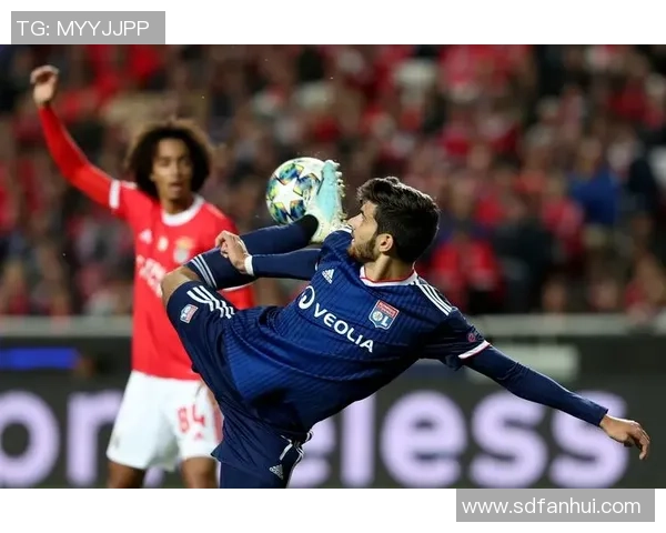 友谊赛精彩对决里昂与本菲卡战成平局引发全场热烈反响