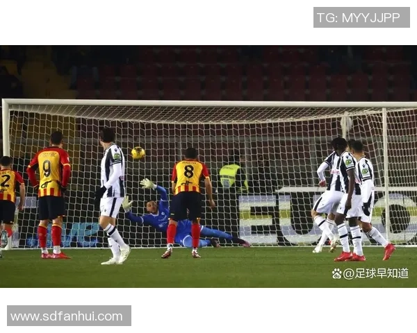 欧联杯曼城大胜AC米兰争议判罚引发全场热议与绝杀瞬间