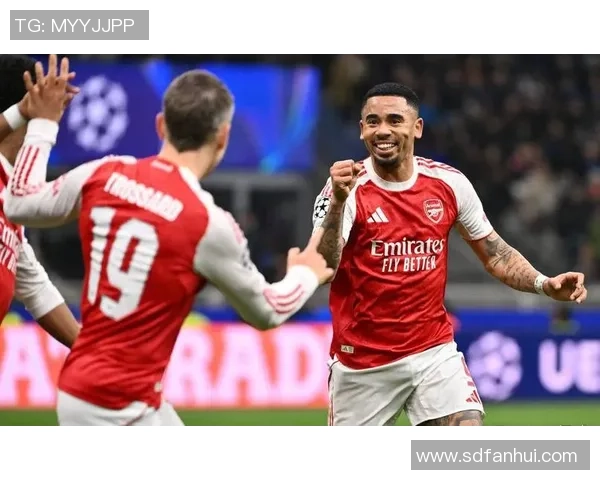 英超激战阿森纳与马竞握手言和红牌争议引发全场热议