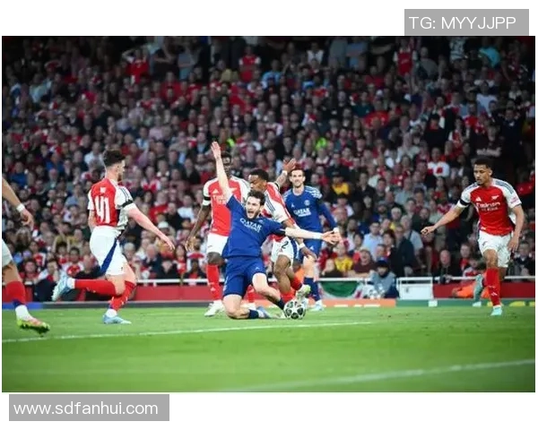 那不勒斯逆转巴黎圣日耳曼引发争议判罚全场沸腾